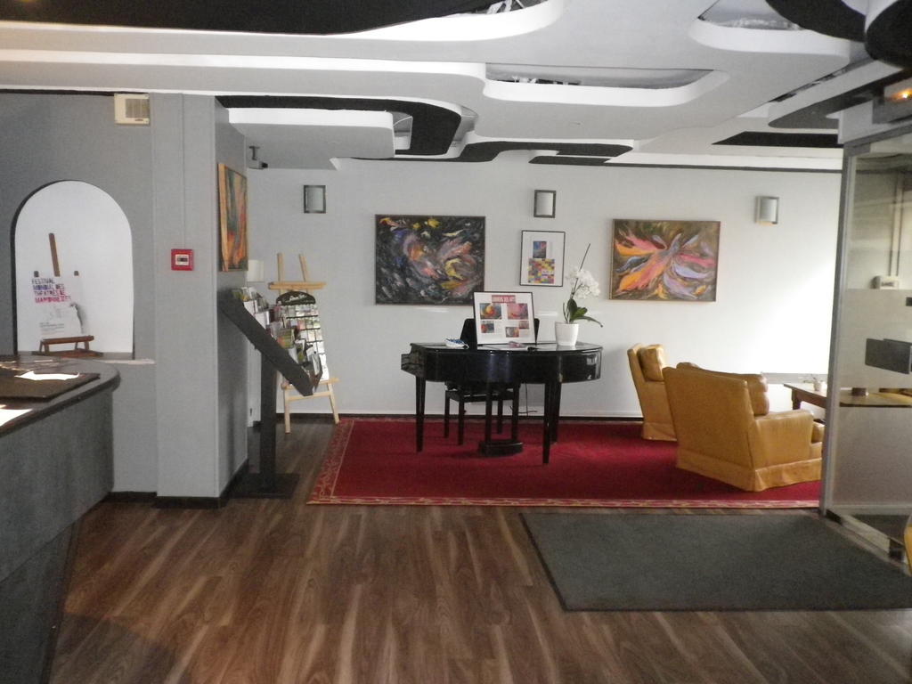 Hotel Le Cleves Charleville-Mézières Kültér fotó